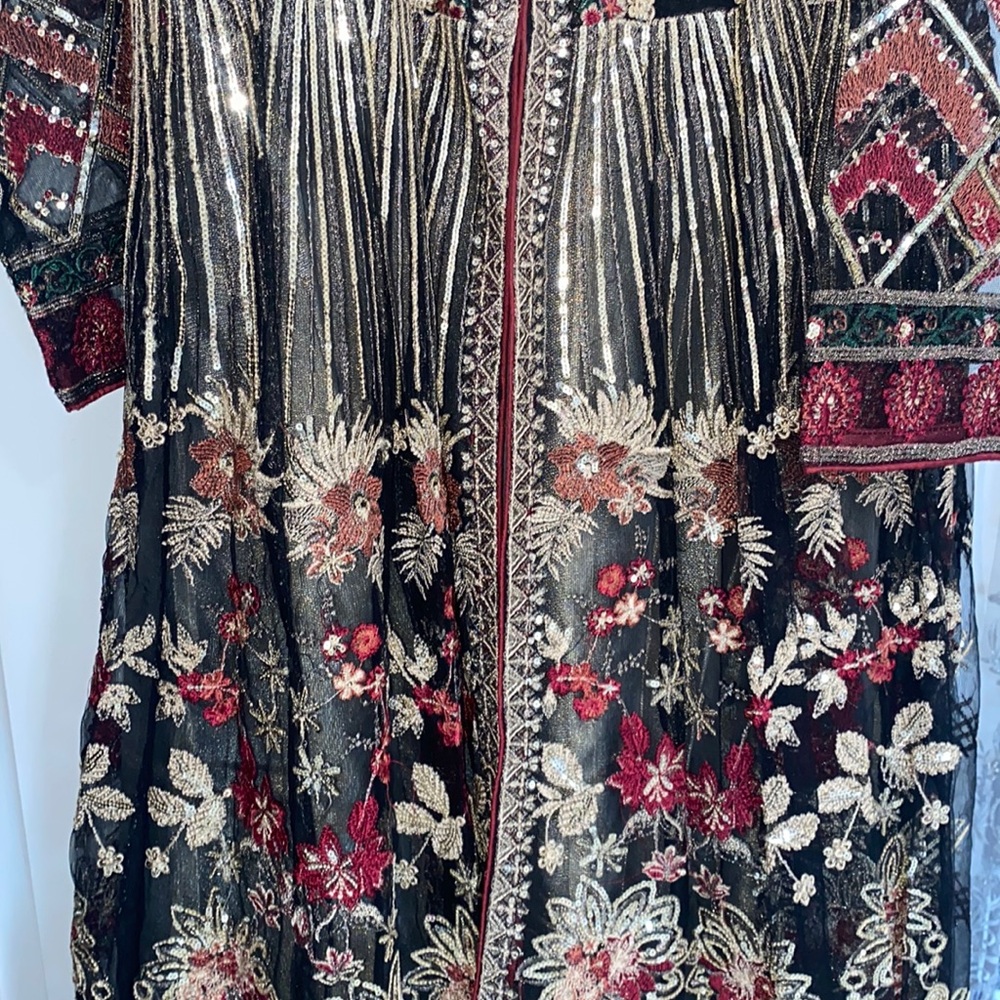 Beautiful Pakistani 2 Piece Suit - Picture 2 of 8